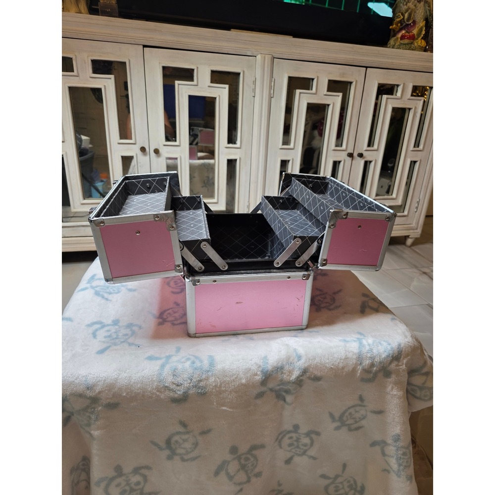 Caboodles Pink Aluminum Makeup Train Case Professional Vanity Storage Box 4 Tray - Picture 11 of 16